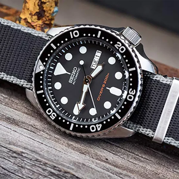 invella 22mm Seatbelt Nylon NATO Watch Strap (Black) - Image 3
